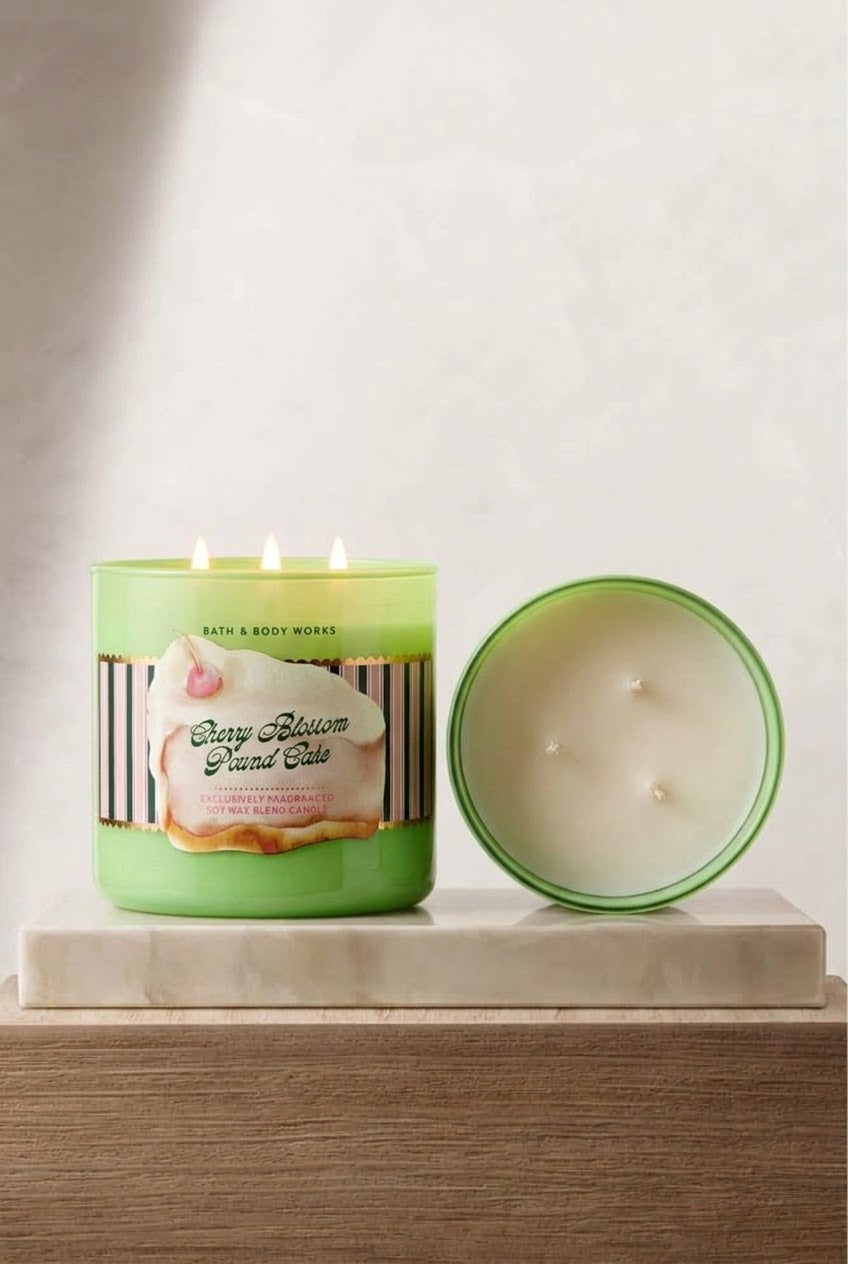BIZCOCHO DE FLOR DE CEREZO – Vela Perfumada de 3 Mechas – Notas Florales y Gourmand