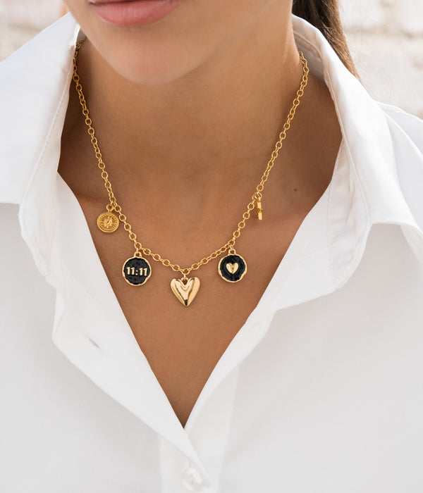 COLLAR MULTICHARMS + ARETES SORPRESA
