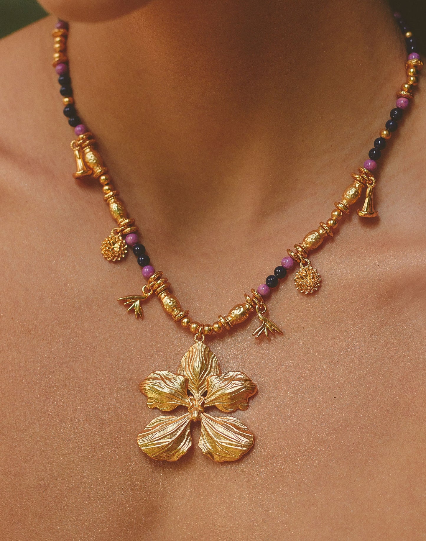 COLLAR ORQUÍDEA