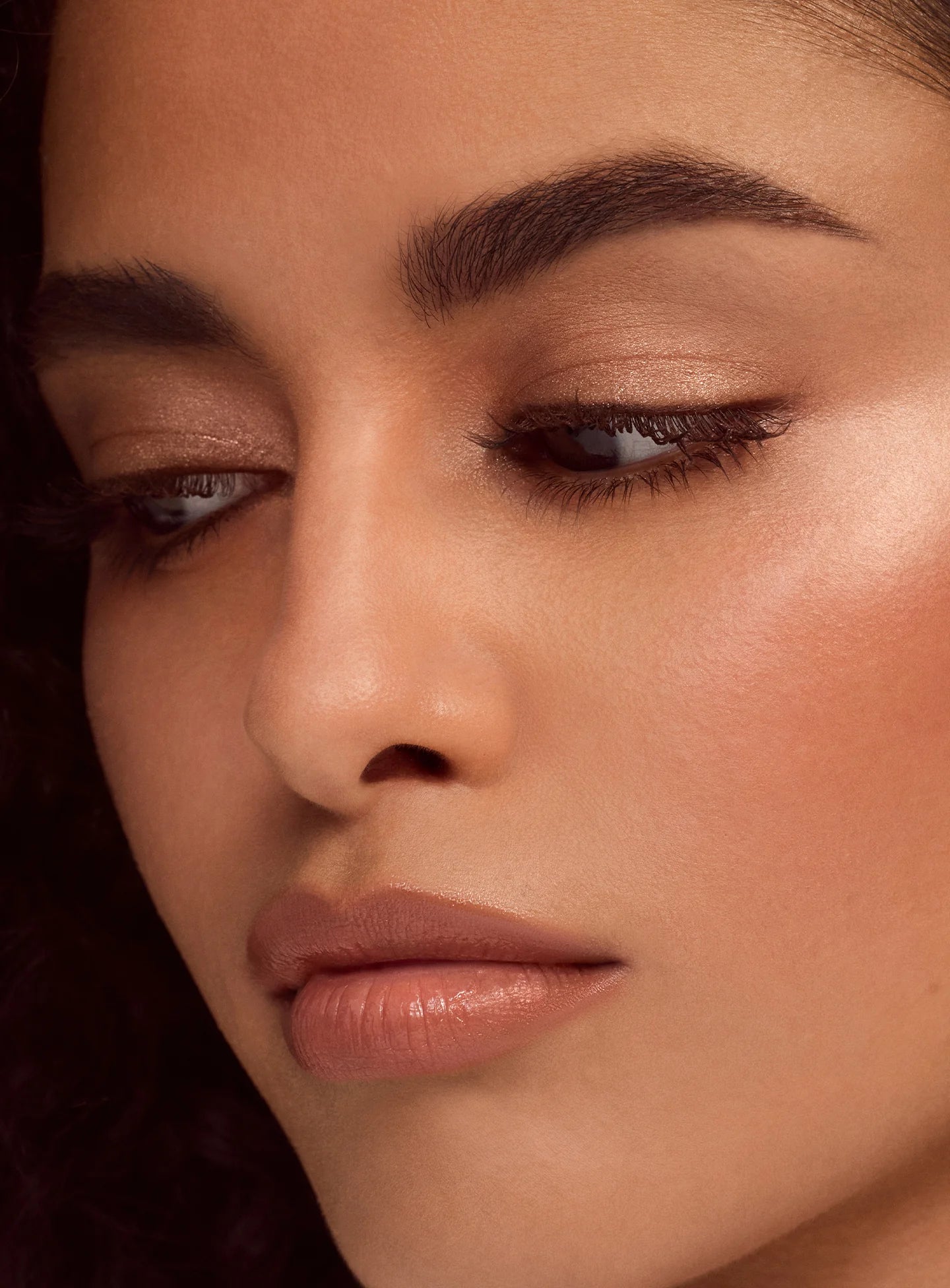 RARE BEAUTY | PALETA DE SOMBRAS NEUTRAS