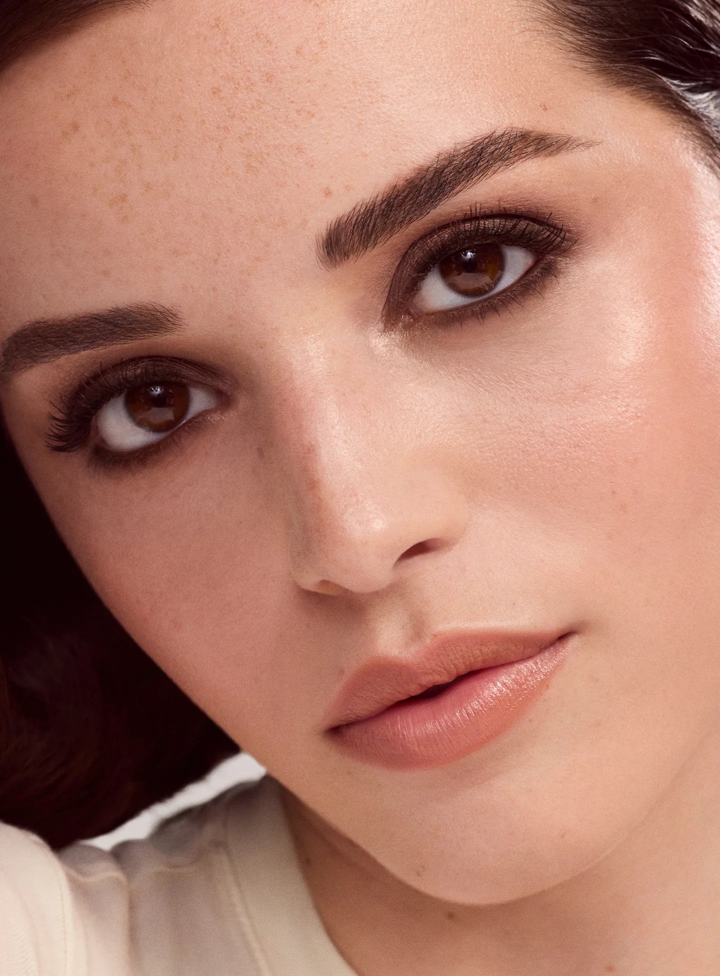 RARE BEAUTY | PALETA DE SOMBRAS NEUTRAS