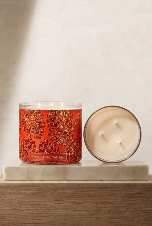 WAFFLES DE CALABAZA Y NUECES
 – Vela Perfumada de 3 Mechas – Notas Gourmand y Especiadas