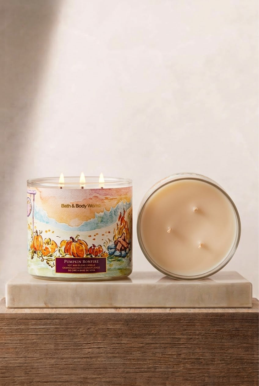HOGUERA DE CALABAZA – Vela Perfumada de 3 Mechas – Notas Amaderadas y Especiadas