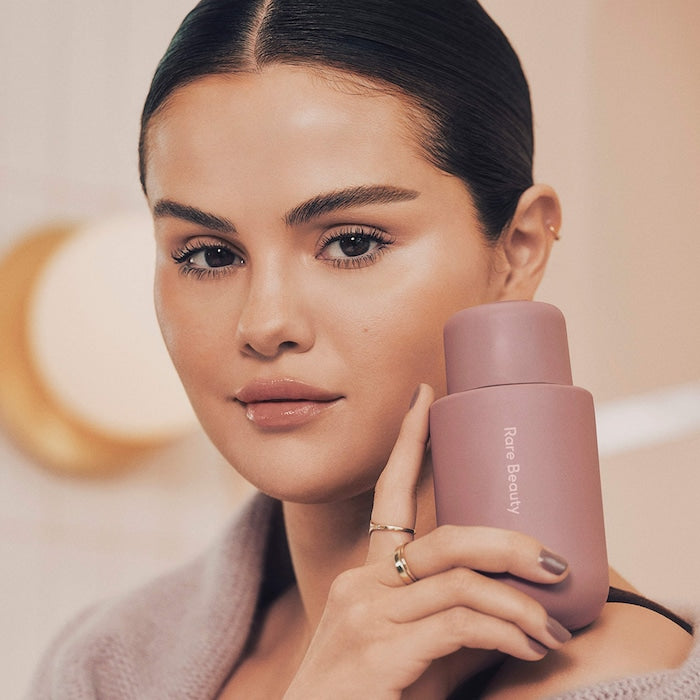 RARE BEAUTY BY SELENA GOMEZ | LOCIÓN CORPORAL HIDRATANTE CON NIACINAMIDA FIND COMFORT 250ML